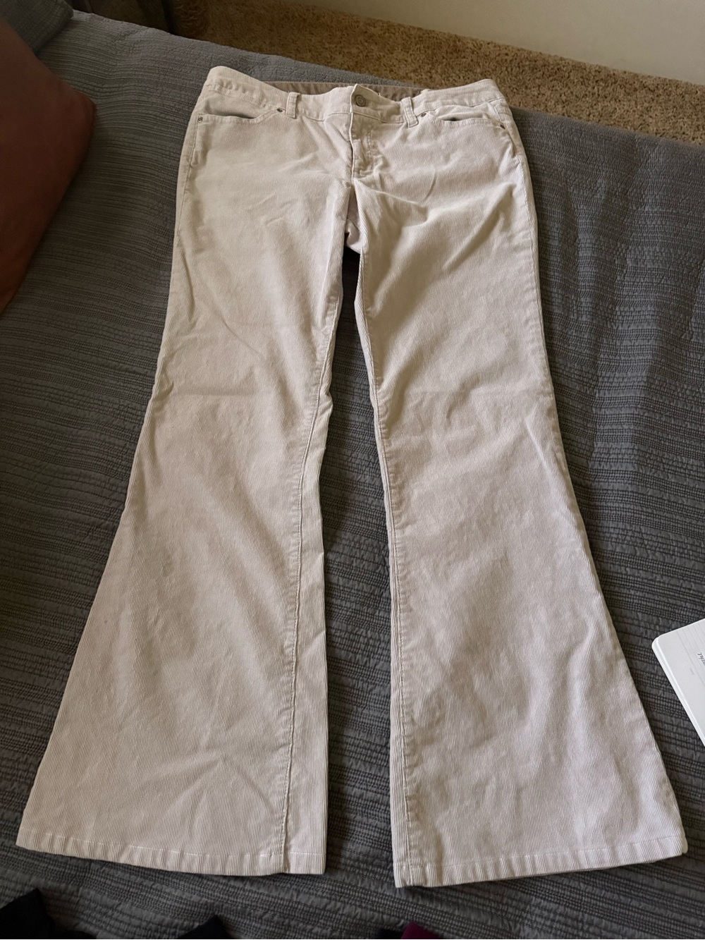 Gap Corduroy Flares women’s Limited Edition 3p inch inseam